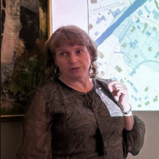 Ordfører Anne Kari Eriksen orienterer.
